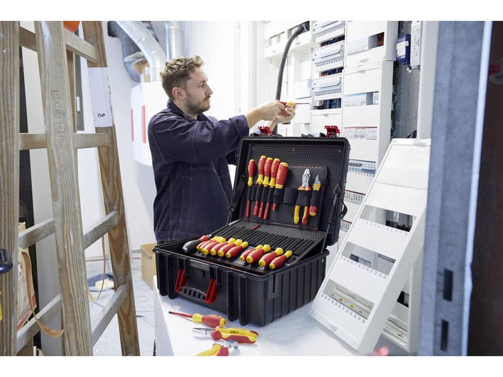 Wiha Gereedschapskoffer gevuld Elektriker COMPETENCE XL 81-delig