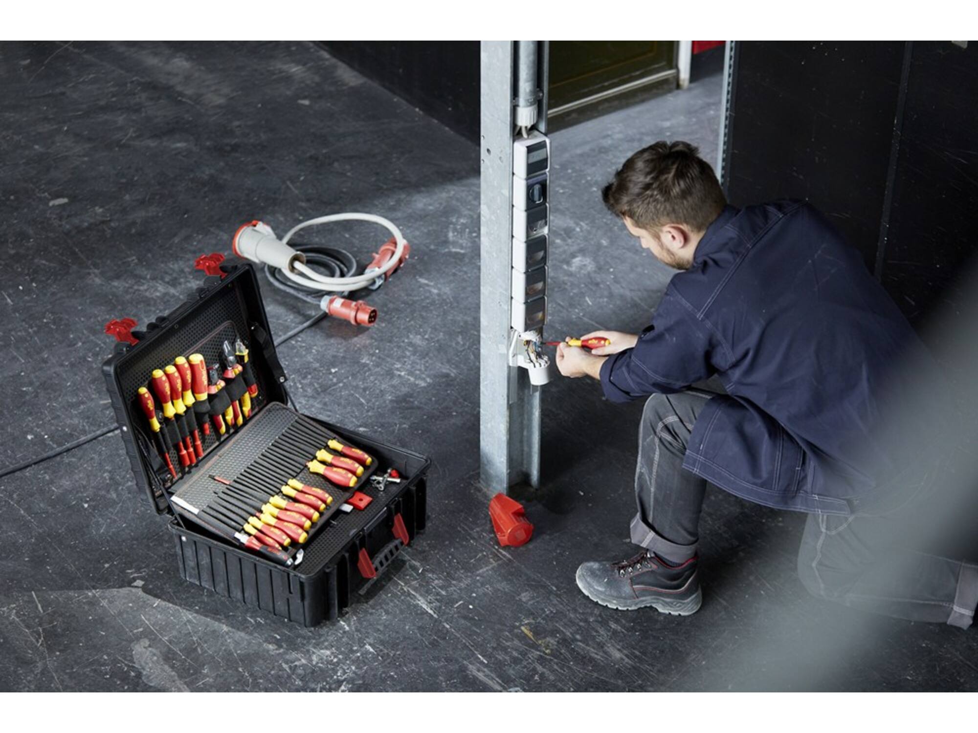 Wiha Gereedschapskoffer gevuld Elektriker COMPETENCE XL 81-delig