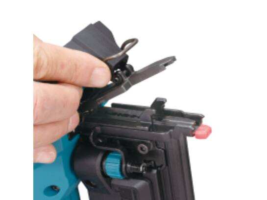 Makita afwerktacker accu in Mbox DBN501ZJ 18V