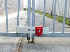 Double Lock containerslot Lock RED SCM